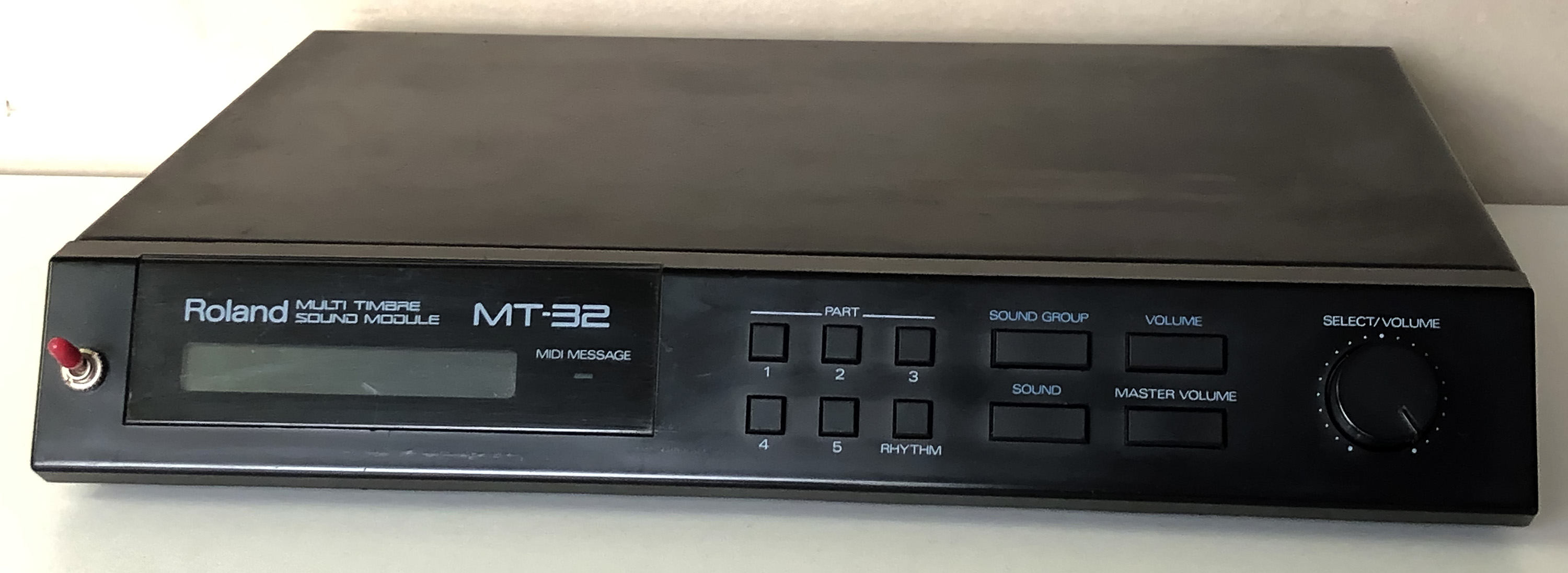 Roland-Multi-Timbre-Sound-Module-MT-32-2.jpg